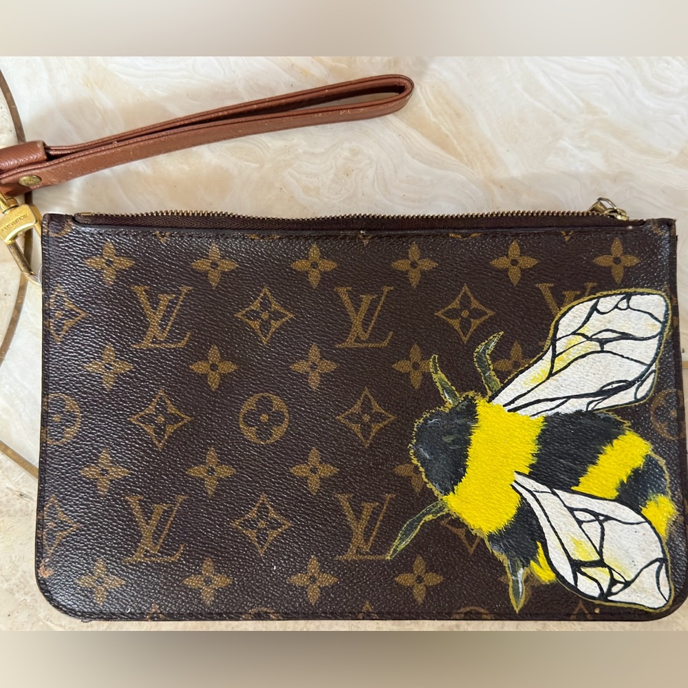 Louis Vuitton neverfull pochette wristlet custom bee